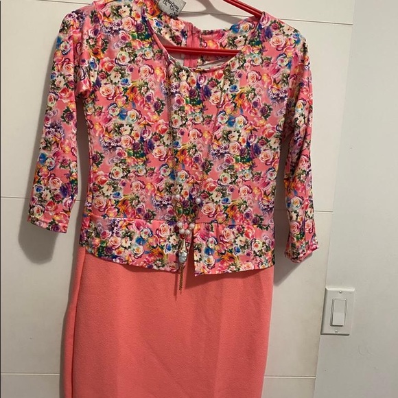 Dresses - Picture 3 of 4